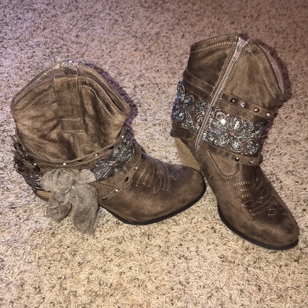 Deep brown stylish heeled booties.